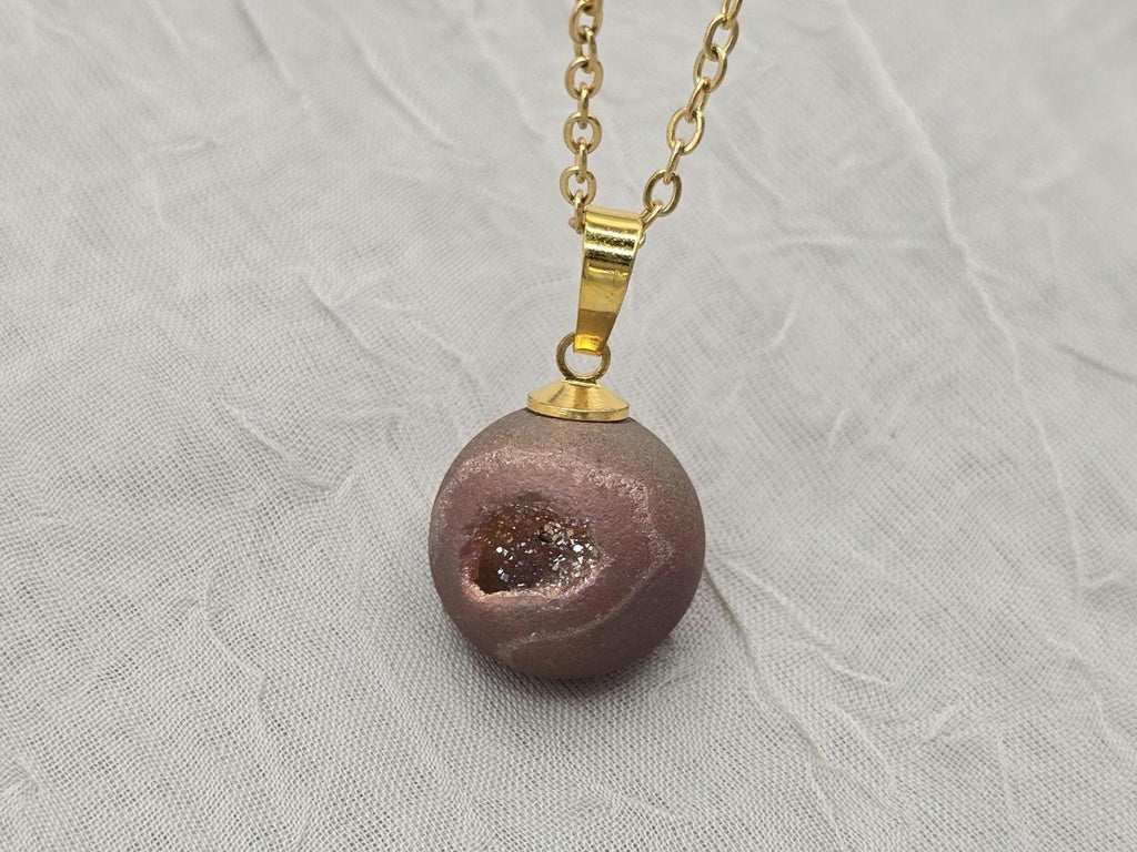 Pearl Pink Geode Necklace Druzy Necklace Agate Diamond Crystal Natural Gemstone Quartz Gift for Women Girlfriend Wife Inspiration Matte Tan