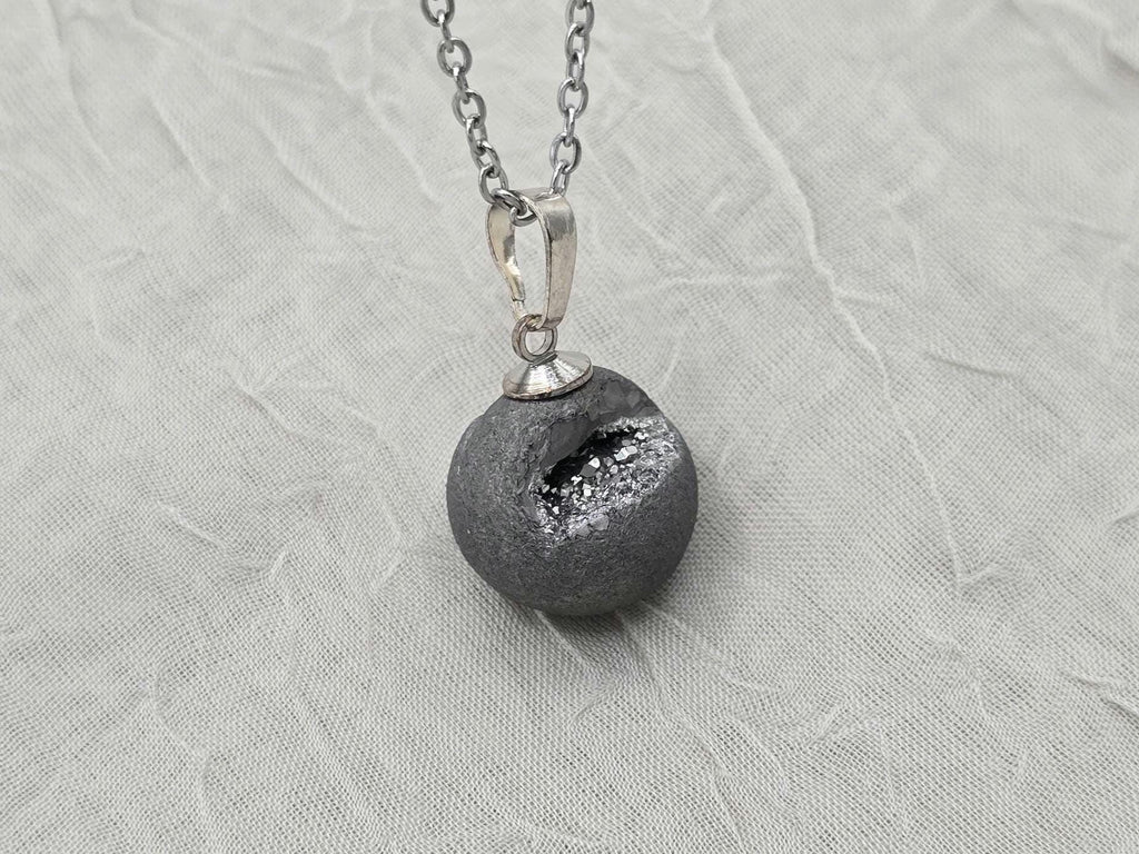 Silver Necklace Geode Necklace Druzy Necklace Gray Agate Diamond Crystal Gemstone Quartz Gift for Women Girlfriend Wife 18 Stainless Steel