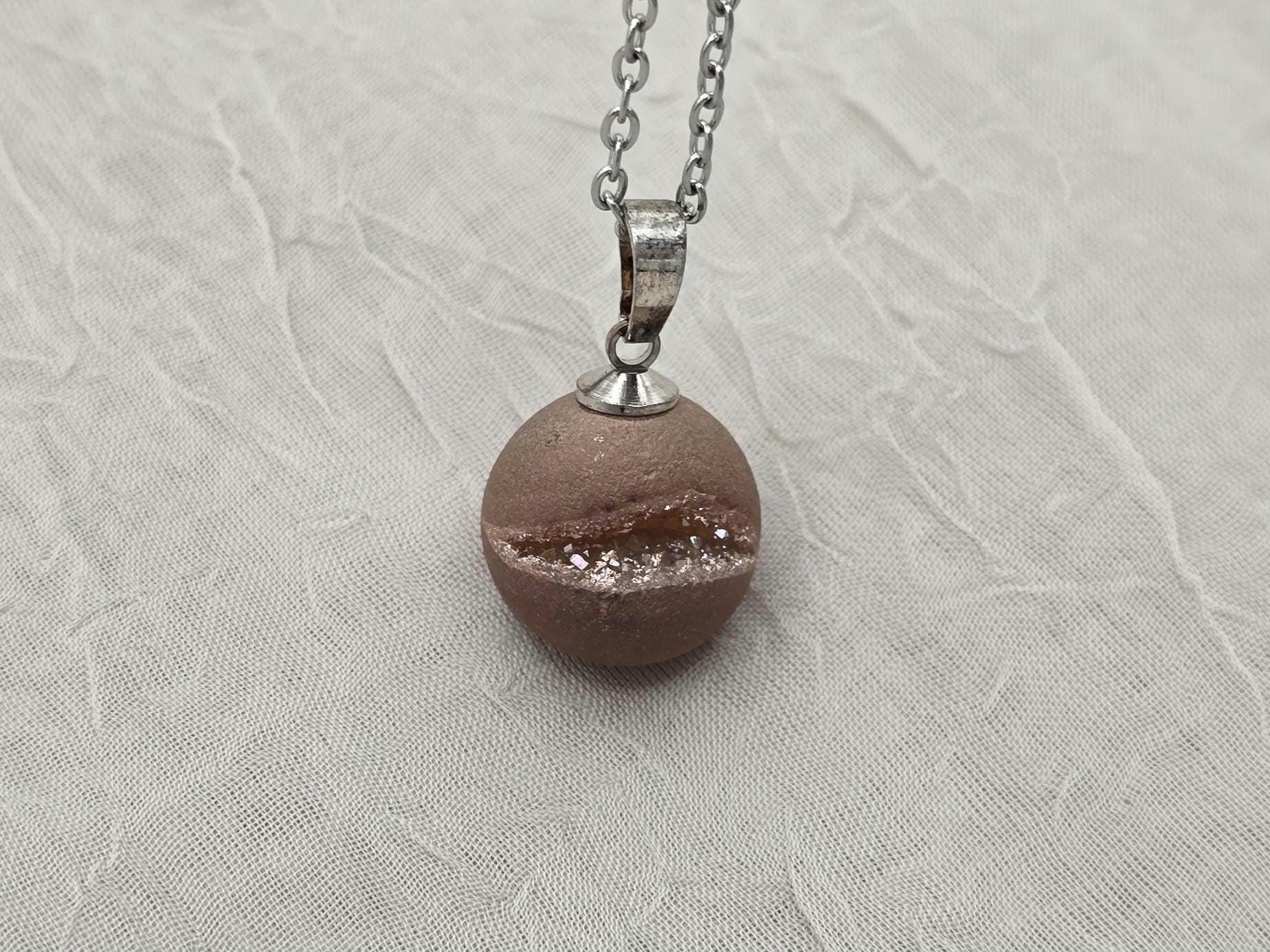 Pearl Pink Geode Necklace Druzy Necklace Agate Diamond Crystal Natural Gemstone Quartz Gift for Women Girlfriend Wife Inspiration Matte Tan