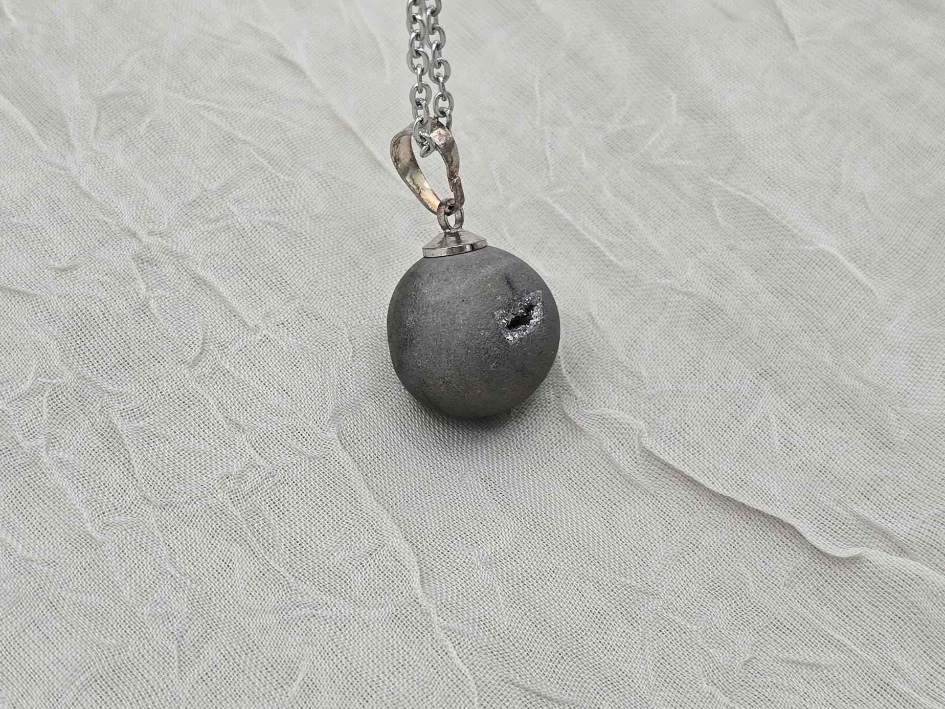Silver Necklace Geode Necklace Druzy Necklace Gray Agate Diamond Crystal Gemstone Quartz Gift for Women Girlfriend Wife 18 Stainless Steel