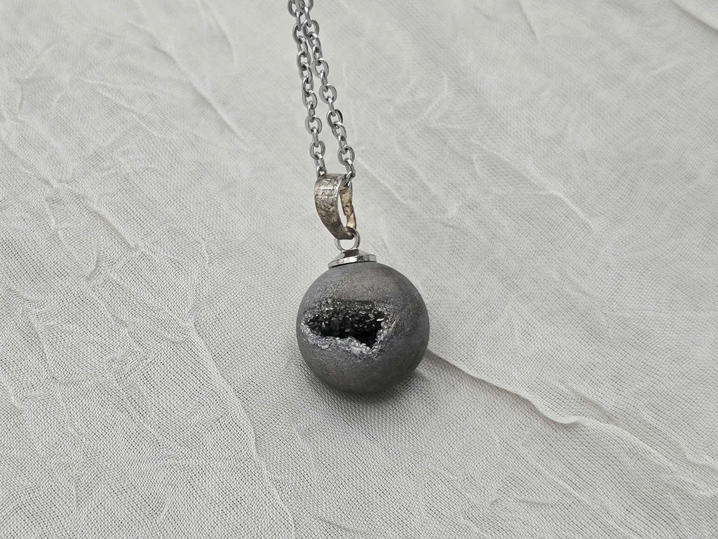Silver Necklace Geode Necklace Druzy Necklace Gray Agate Diamond Crystal Gemstone Quartz Gift for Women Girlfriend Wife 18 Stainless Steel