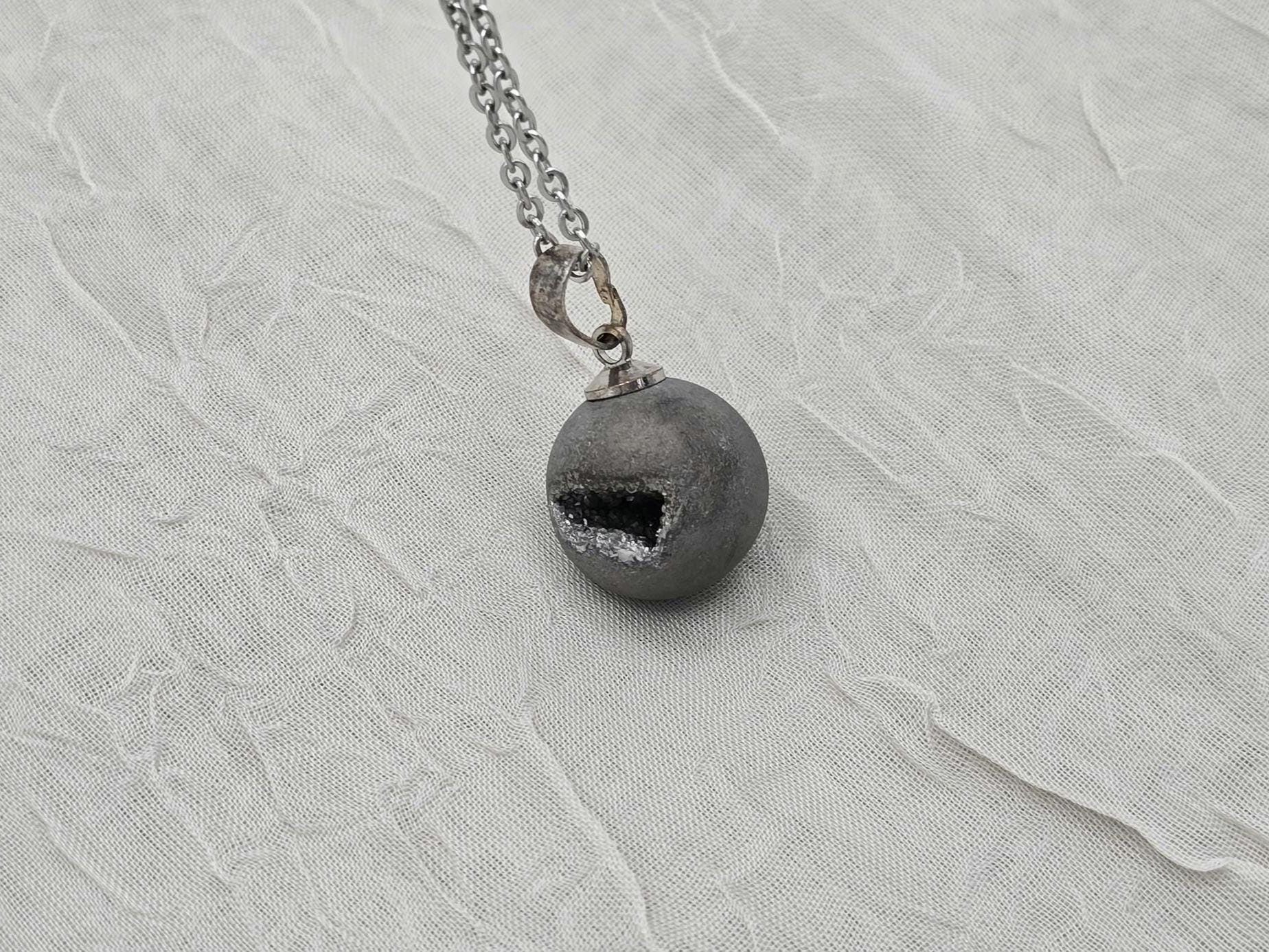 Silver Necklace Geode Necklace Druzy Necklace Gray Agate Diamond Crystal Gemstone Quartz Gift for Women Girlfriend Wife 18 Stainless Steel
