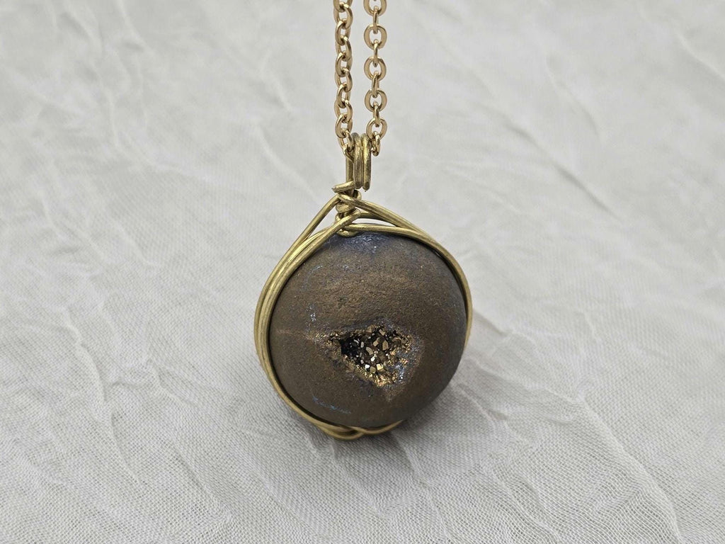Gold Geode Necklace Druzy Necklace Agate Diamond Crystal Natural Gemstone Quartz Gift for Women Girlfriend Wife Inspiration Matte Rock Stone