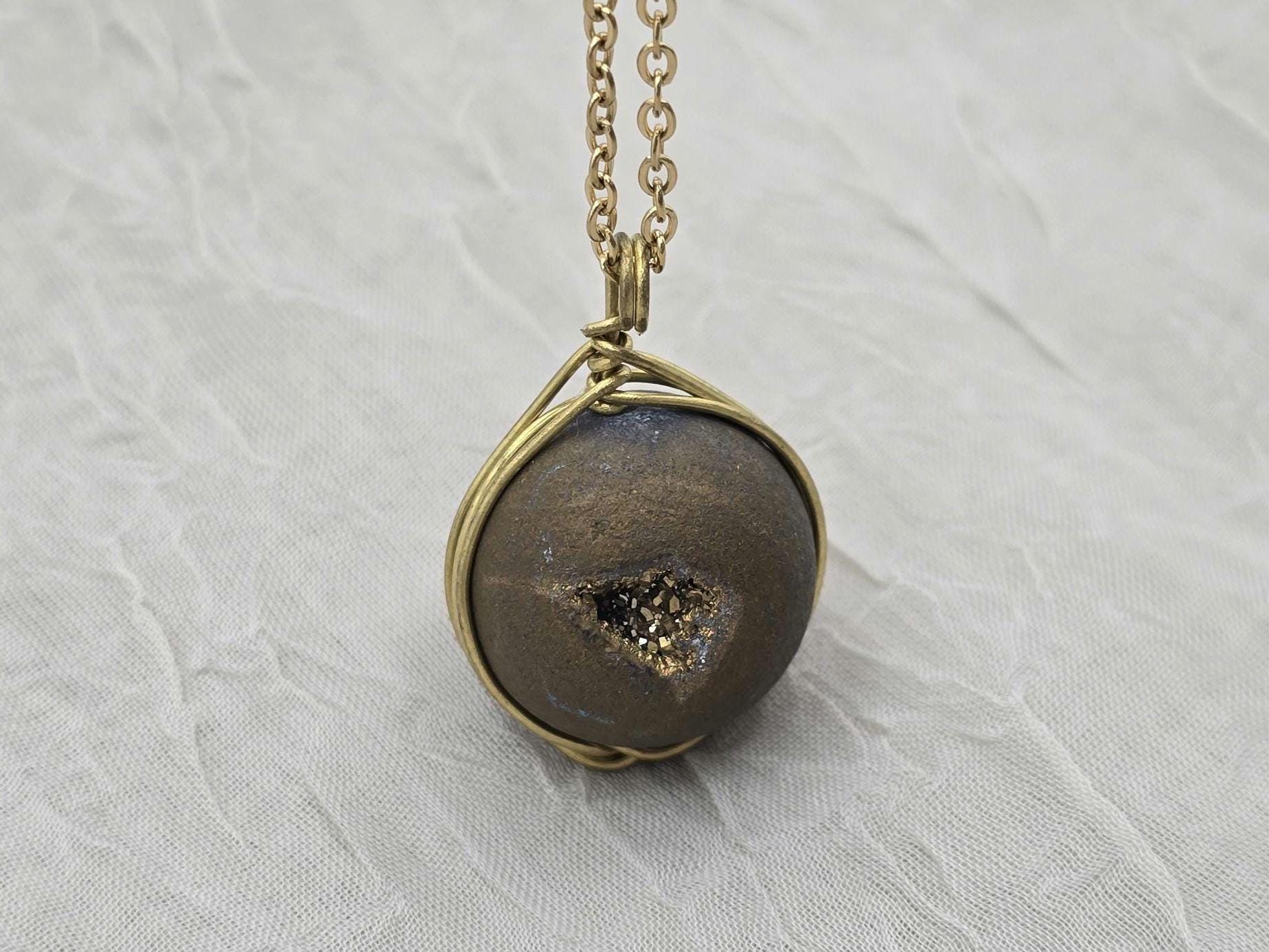 Gold Geode Necklace Druzy Necklace Agate Diamond Crystal Natural Gemstone Quartz Gift for Women Girlfriend Wife Inspiration Matte Rock Stone