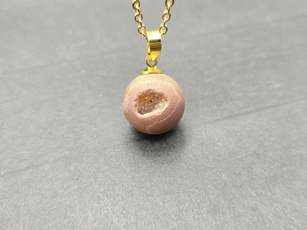 Pearl Pink Geode Necklace Druzy Necklace Agate Diamond Crystal Natural Gemstone Quartz Gift for Women Girlfriend Wife Inspiration Matte Tan