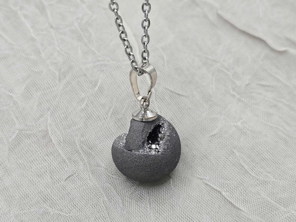 Silver Necklace Geode Necklace Druzy Necklace Gray Agate Diamond Crystal Gemstone Quartz Gift for Women Girlfriend Wife 18 Stainless Steel