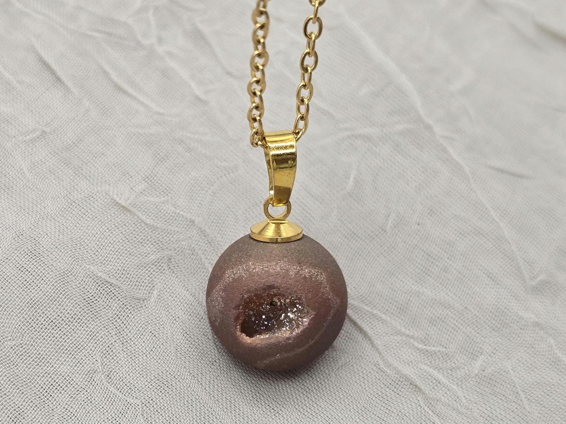 Pearl Pink Geode Necklace Druzy Necklace Agate Diamond Crystal Natural Gemstone Quartz Gift for Women Girlfriend Wife Inspiration Matte Tan