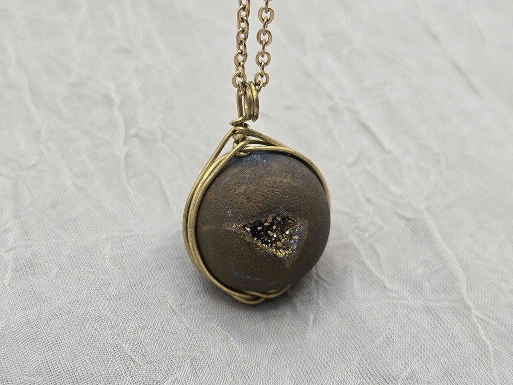 Gold Geode Necklace Druzy Necklace Agate Diamond Crystal Natural Gemstone Quartz Gift for Women Girlfriend Wife Inspiration Matte Rock Stone