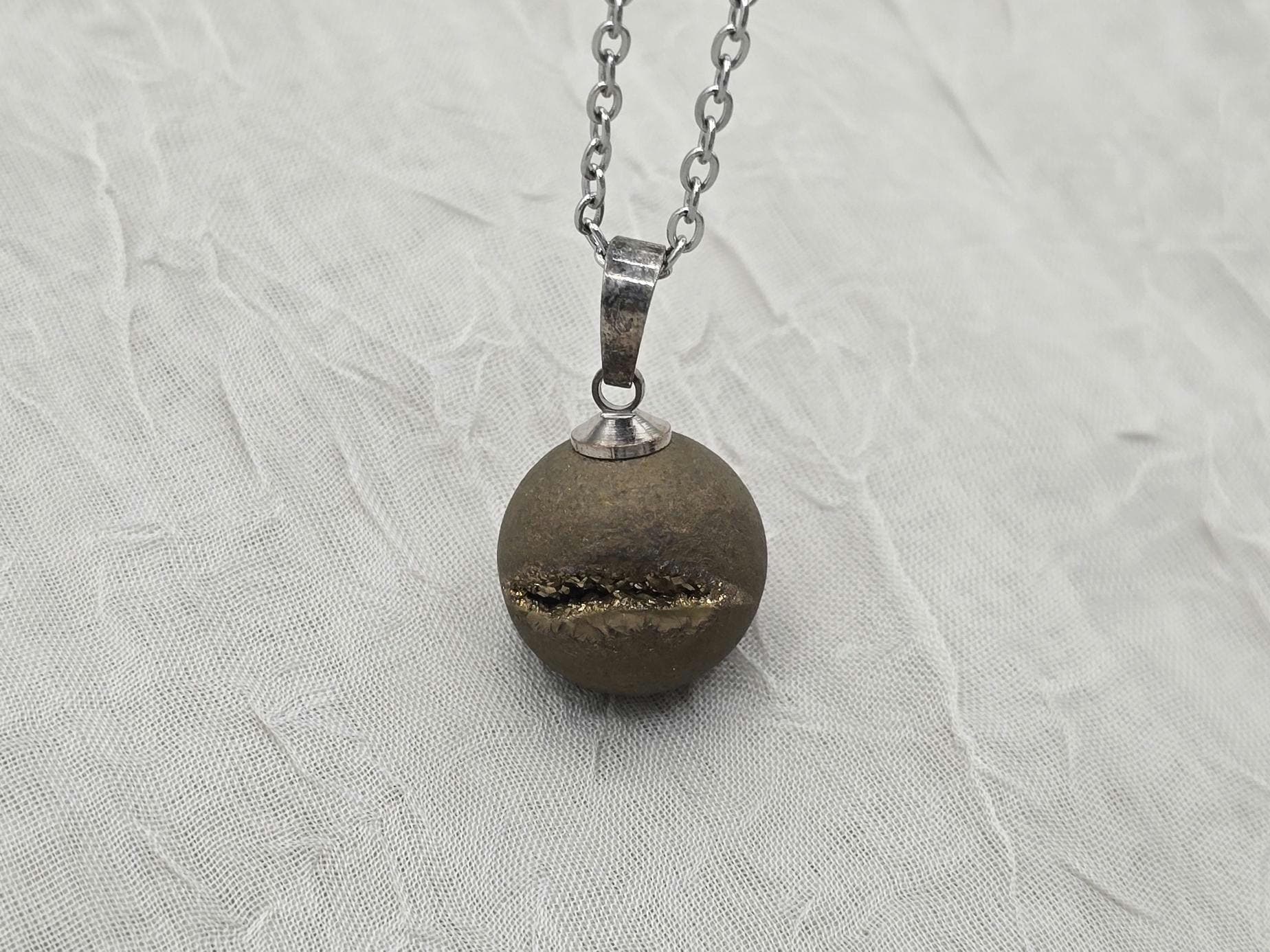 Silver Necklace Geode Necklace Druzy Necklace Gold Agate Diamond Crystal Gemstone Quartz Gift for Women Girlfriend Wife 18 Stainless Steel