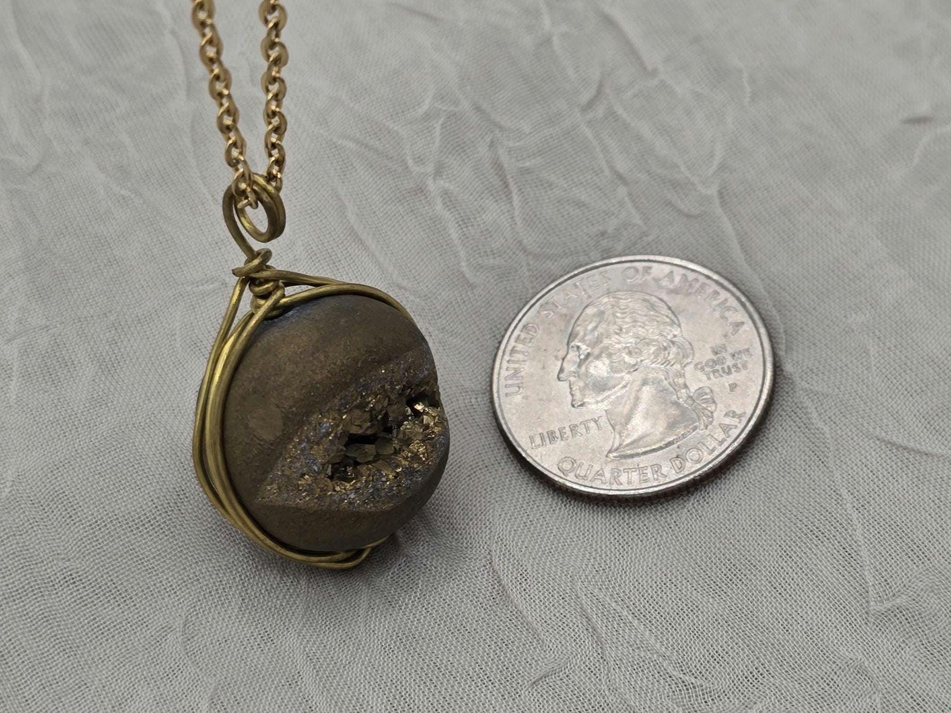 Geode Druzy Necklace, Gold Agate Pendant, Diamond Crystal Necklace, Natural Gemstone Quartz, Gift for Girlfriend Wife, Rock Stone Jewelry