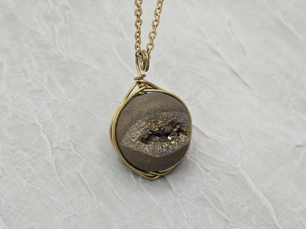 Geode Druzy Necklace, Gold Agate Pendant, Diamond Crystal Necklace, Natural Gemstone Quartz, Gift for Girlfriend Wife, Rock Stone Jewelry