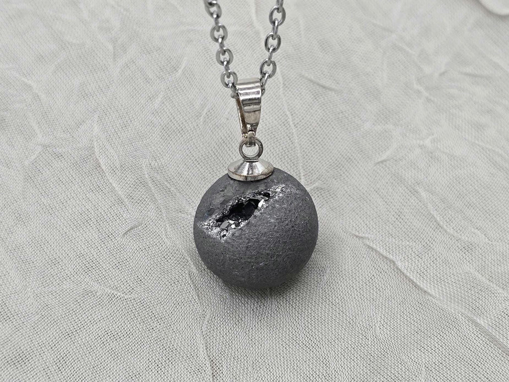 Silver Necklace Geode Necklace Druzy Necklace Gray Agate Diamond Crystal Gemstone Quartz Gift for Women Girlfriend Wife 18 Stainless Steel