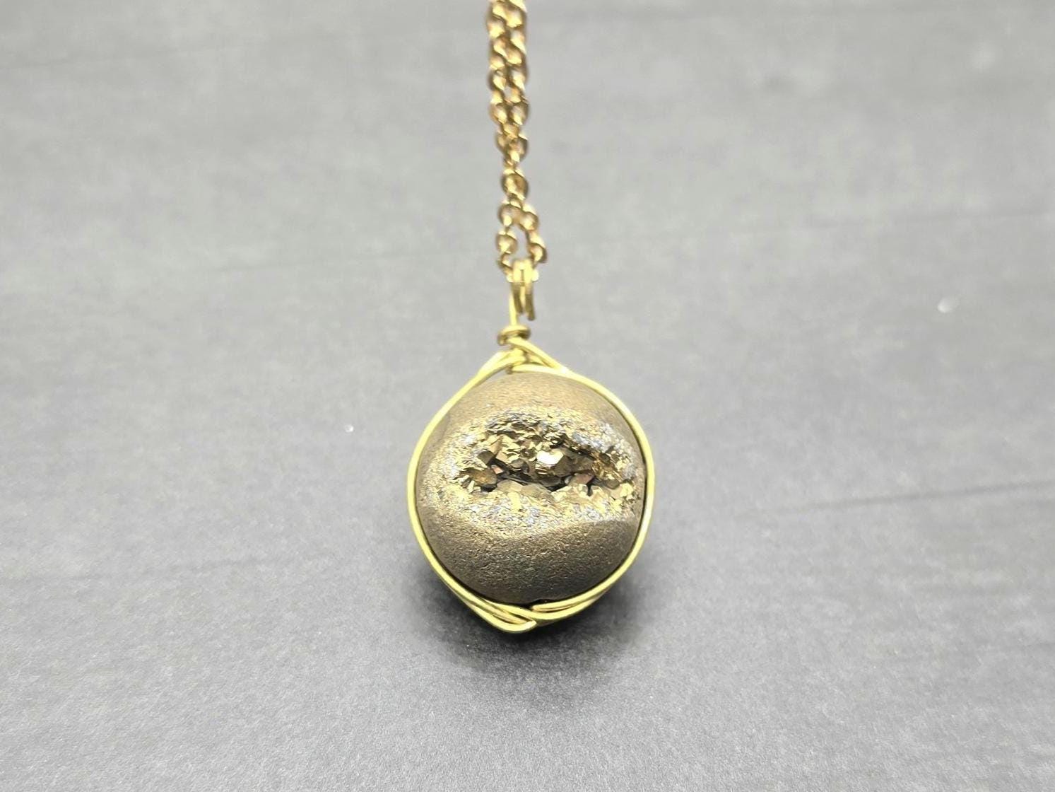 Geode Druzy Necklace, Gold Agate Pendant, Diamond Crystal Necklace, Natural Gemstone Quartz, Gift for Girlfriend Wife, Rock Stone Jewelry