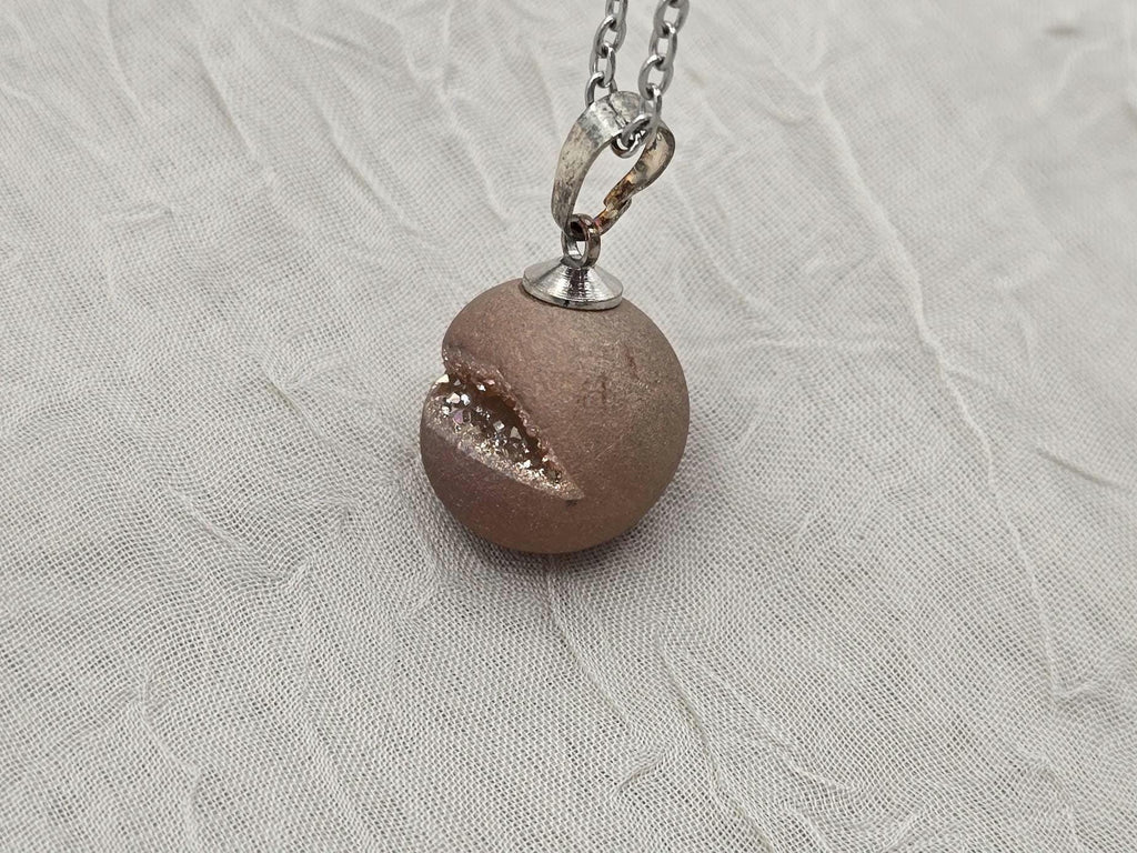 Pearl Pink Geode Necklace Druzy Necklace Agate Diamond Crystal Natural Gemstone Quartz Gift for Women Girlfriend Wife Inspiration Matte Tan
