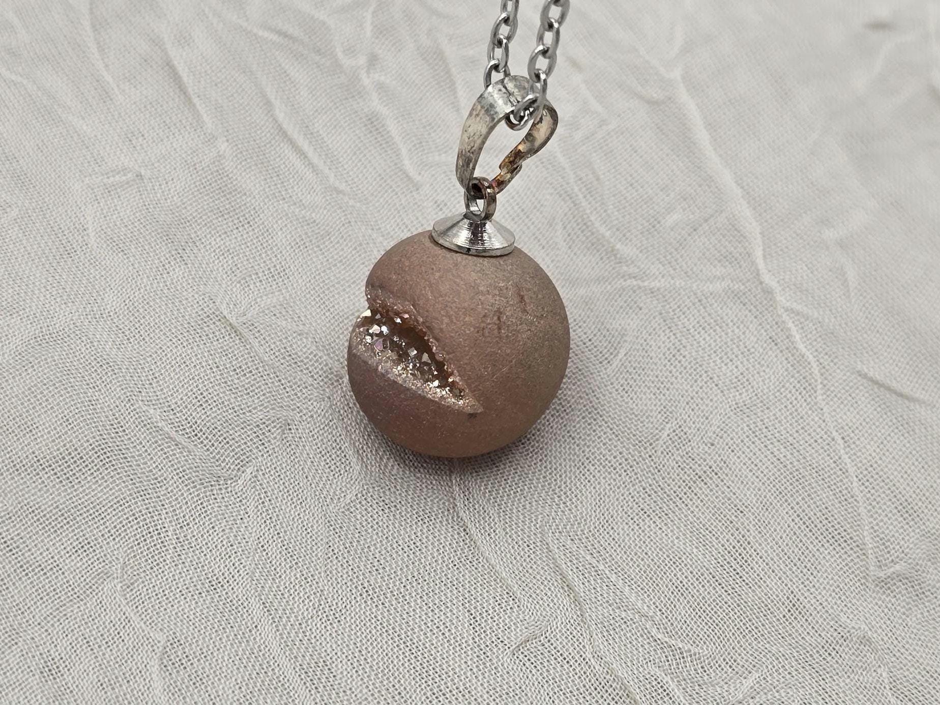 Pearl Pink Geode Necklace Druzy Necklace Agate Diamond Crystal Natural Gemstone Quartz Gift for Women Girlfriend Wife Inspiration Matte Tan
