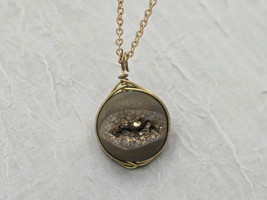 Geode Druzy Necklace, Gold Agate Pendant, Diamond Crystal Necklace, Natural Gemstone Quartz, Gift for Girlfriend Wife, Rock Stone Jewelry