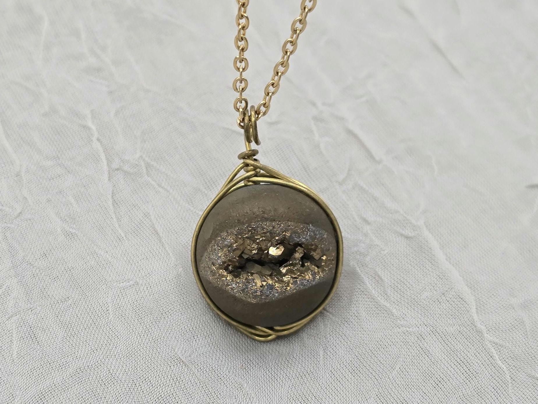 Geode Druzy Necklace, Gold Agate Pendant, Diamond Crystal Necklace, Natural Gemstone Quartz, Gift for Girlfriend Wife, Rock Stone Jewelry