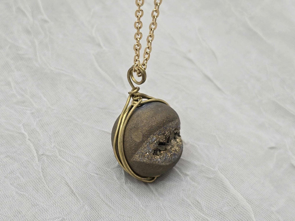 Geode Druzy Necklace, Gold Agate Pendant, Diamond Crystal Necklace, Natural Gemstone Quartz, Gift for Girlfriend Wife, Rock Stone Jewelry