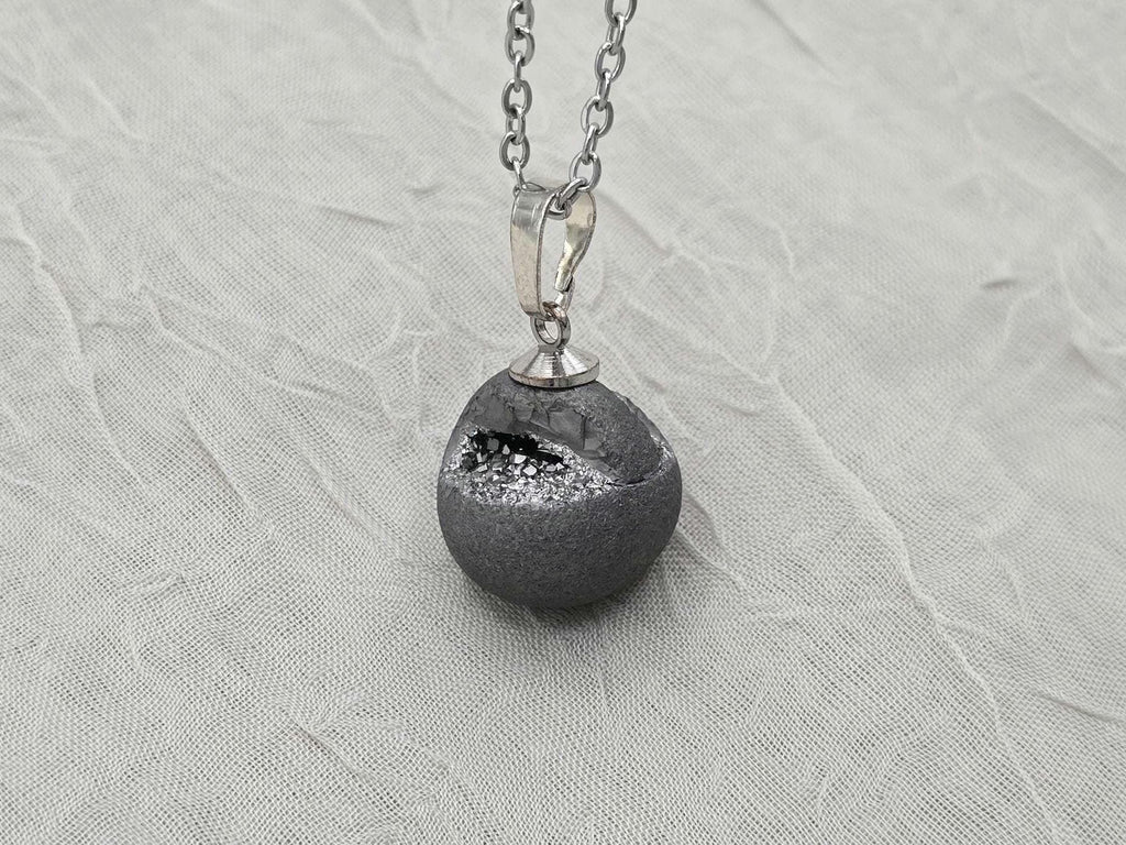 Silver Necklace Geode Necklace Druzy Necklace Gray Agate Diamond Crystal Gemstone Quartz Gift for Women Girlfriend Wife 18 Stainless Steel